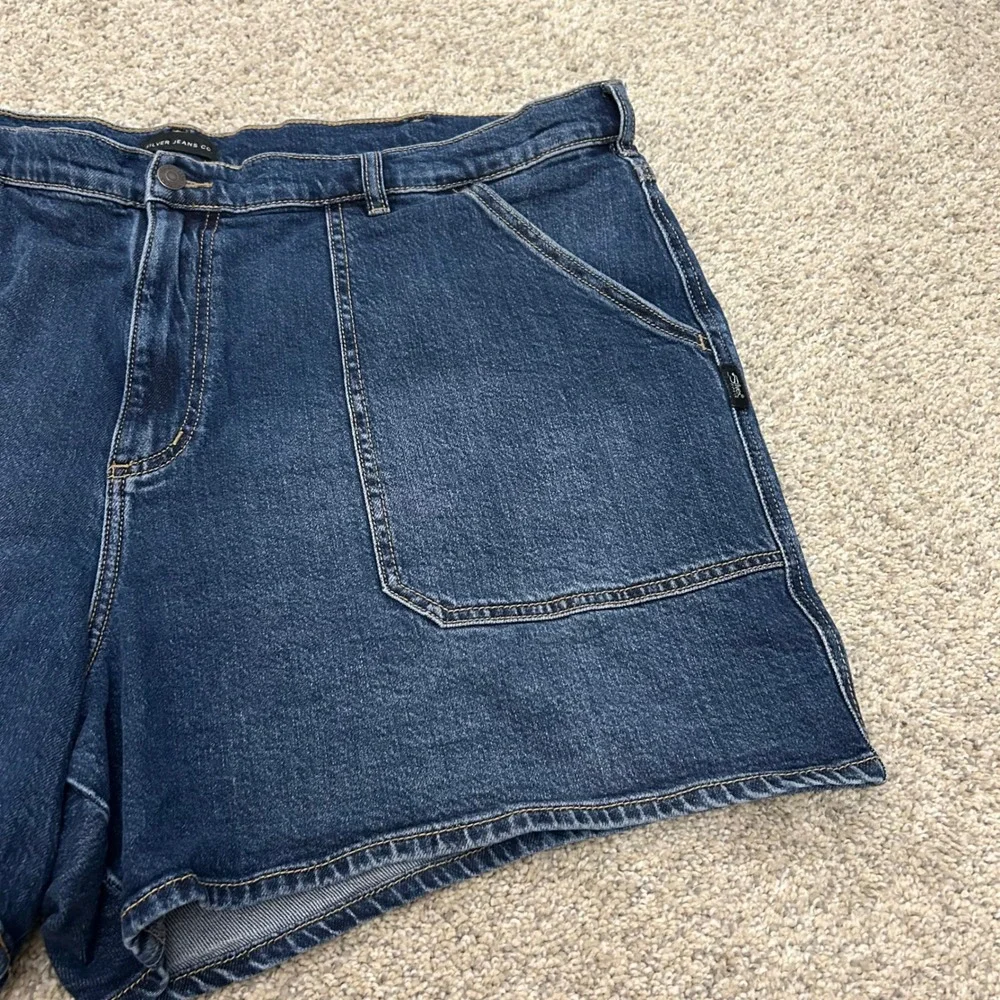 Silver Jeans Co Utility Shorts 22W Blue Denim‎ Dark Wash Stretch Patch Pockets